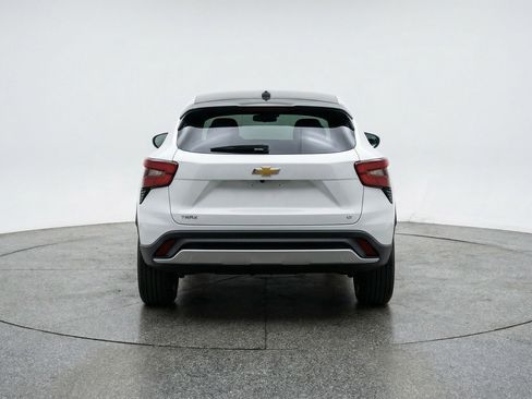 Used 2025 Chevrolet Trax LT image 7