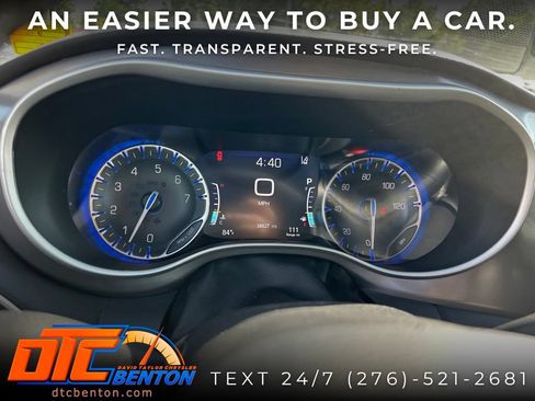 Used 2025 Chrysler Pacifica Select FWD image 16