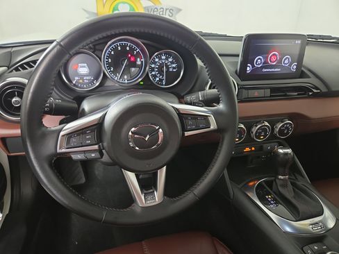 Used 2019 MAZDA MX-5 Miata RF Grand Touring RWD image 13
