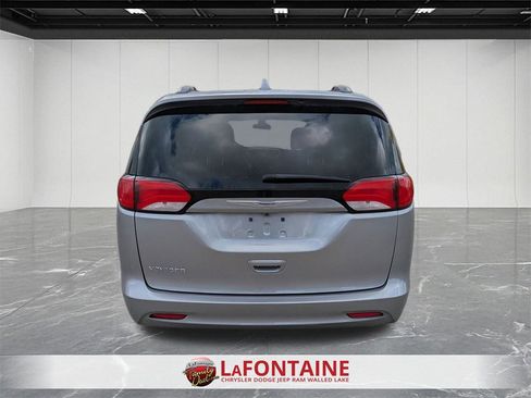 Used 2020 Chrysler Voyager Lxi image 4