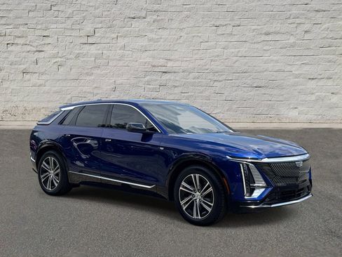Certified 2024 Cadillac Lyriq Luxury AWD/4WD image 6