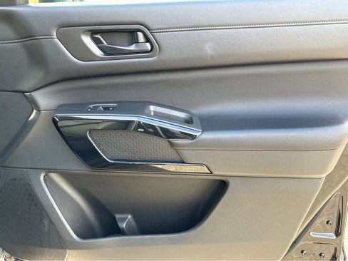 Certified 2024 Nissan Pathfinder SV image 9