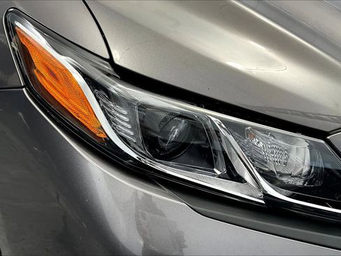 Used 2020 Toyota Camry SE FWD image 25