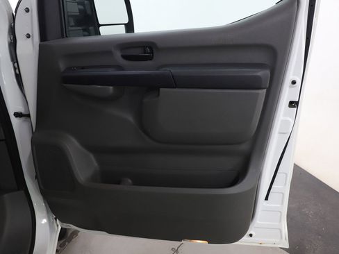Used 2020 Nissan NV 3500 SL image 12
