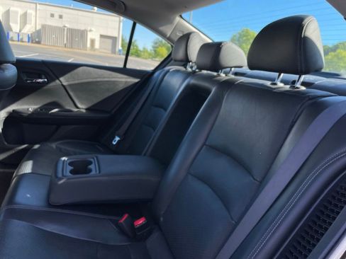 Used 2017 Honda Accord Touring image 40