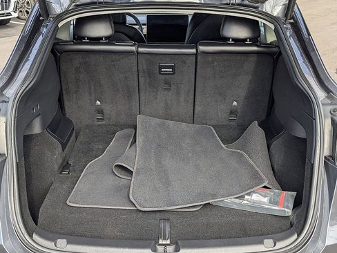 Used 2021 Tesla Model Y Long Range image 13