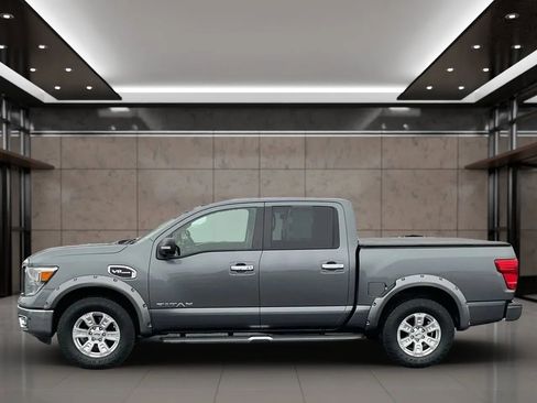 Used 2017 Nissan Titan SV image 2
