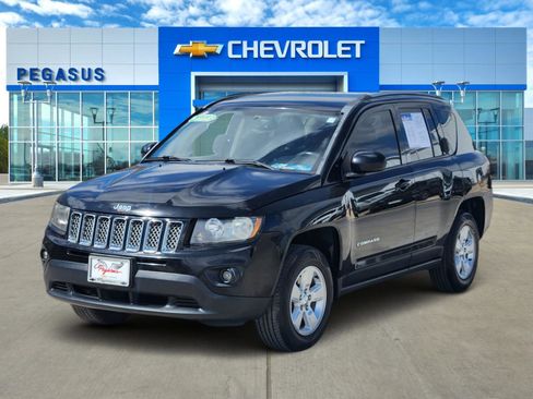 Used 2016 Jeep Compass Latitude image 2