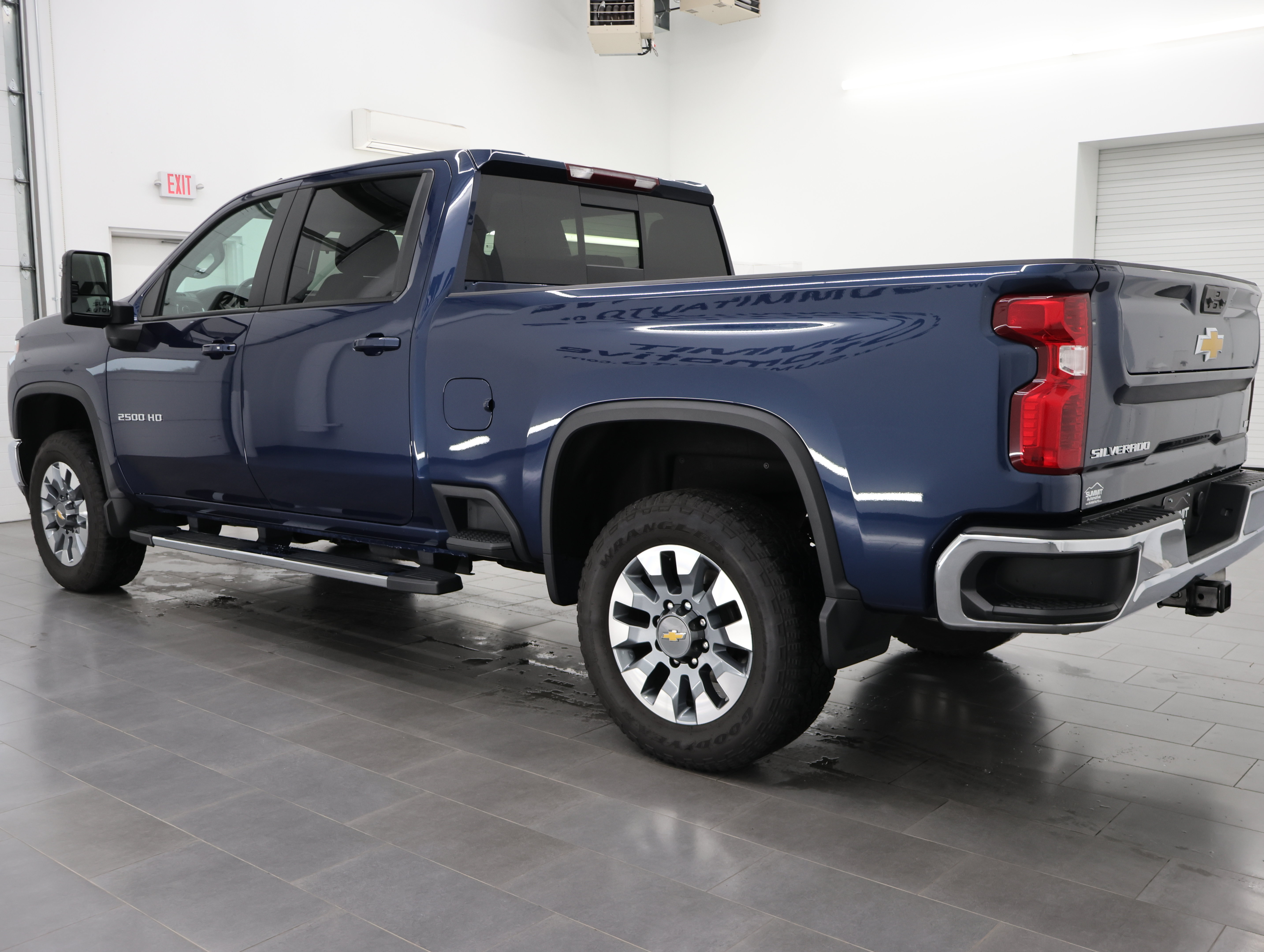 Used 2023 Chevrolet Silverado 2500 LT w/ Convenience Package AWD/4WD image 6