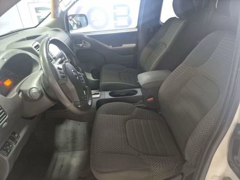 Used 2019 Nissan Frontier SV image 6