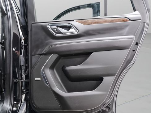Used 2022 Chevrolet Tahoe Premier AWD/4WD image 34