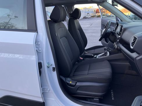 Used 2025 Hyundai Venue SEL FWD image 14