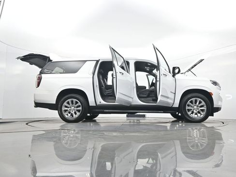 Used 2023 Chevrolet Suburban Premier image 45