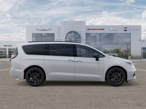 New 2026 Chrysler Pacifica Limited w/ S Appearance Package image 21