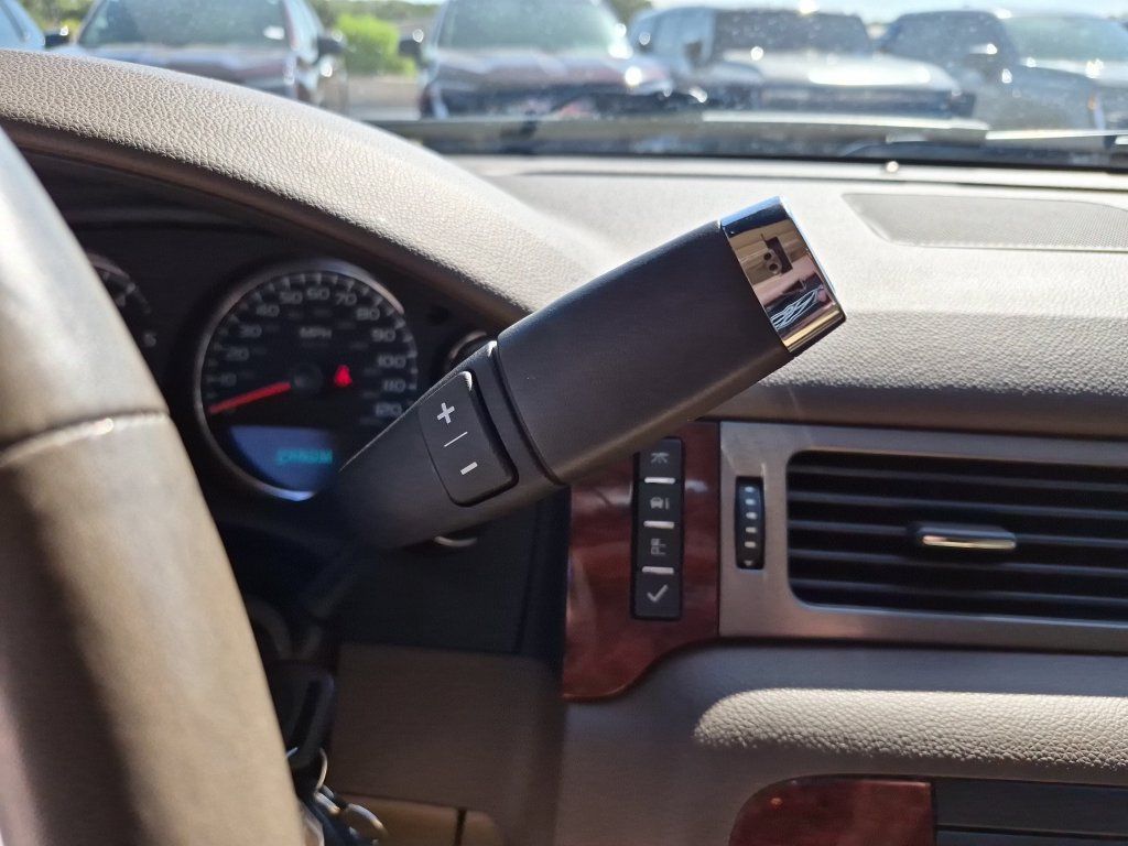 Used 2013 Chevrolet Tahoe LTZ RWD image 30