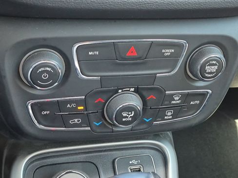 Used 2020 Jeep Compass Latitude AWD/4WD image 13