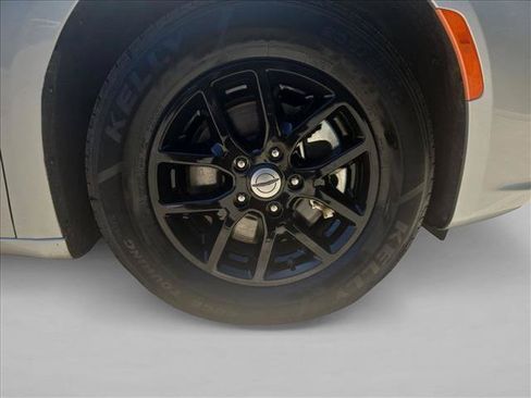 Used 2024 Chrysler Pacifica Touring-L FWD image 25