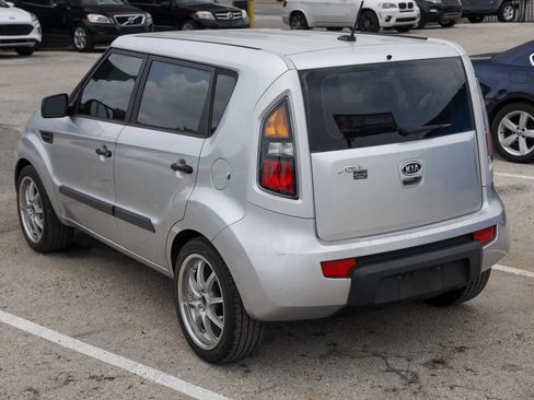 Used 2011 Kia Soul FWD image 4