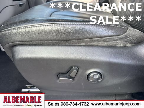 Used 2022 Chrysler Pacifica Touring-L image 16