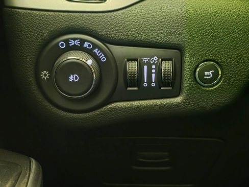 Used 2015 Jeep Cherokee Trailhawk w/ Comfort/Convenience Group AWD/4WD image 15
