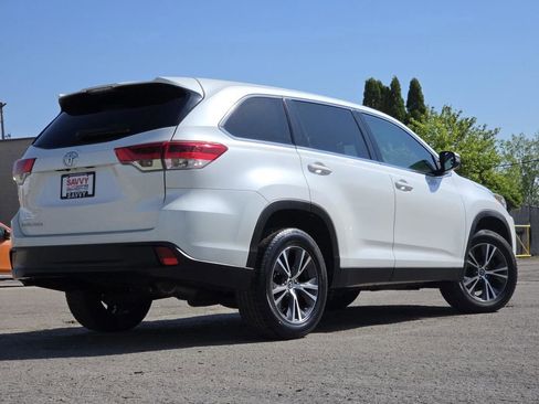 Used 2019 Toyota Highlander LE FWD image 10
