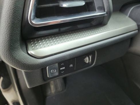 Used 2025 Chevrolet Traverse LT FWD image 20