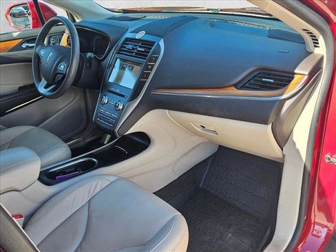 Used 2018 Lincoln MKC Select w/ Select Plus Package image 18