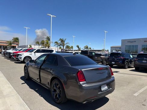 Used 2023 Chrysler 300 Touring L RWD image 6