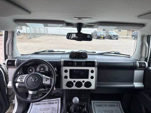 Used 2011 Toyota FJ Cruiser 4WD w/ Convenience Pkg image 24