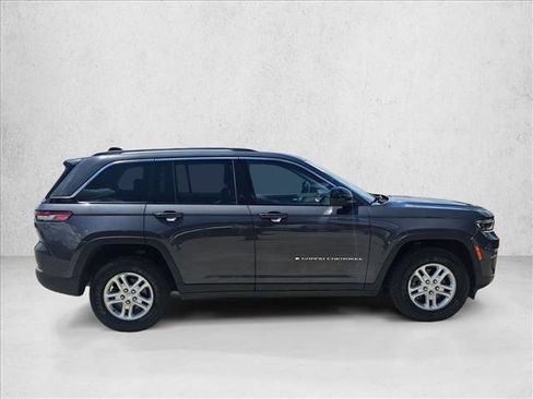 Used 2023 Jeep Grand Cherokee Laredo RWD image 4