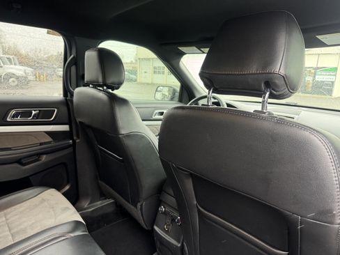 Used 2017 Ford Explorer XLT w/ Equipment Group 202A image 18