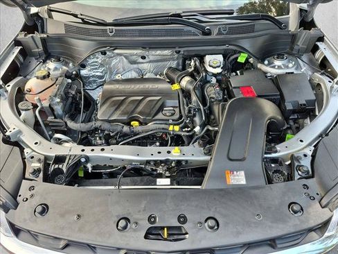 Used 2025 Chevrolet Trax LT FWD image 21