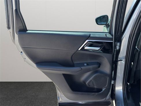 Used 2023 Mitsubishi Outlander SE image 38