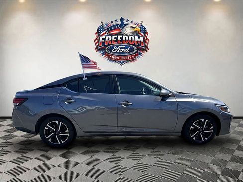 Used 2024 Nissan Sentra SV FWD image 5