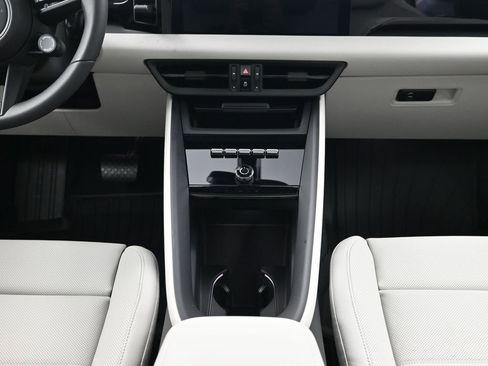 New 2026 Porsche Macan Electric image 10