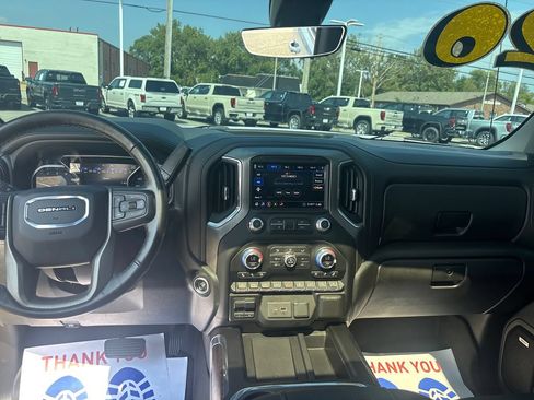 Used 2020 GMC Sierra 1500 Denali w/ Denali Ultimate Package AWD/4WD image 17
