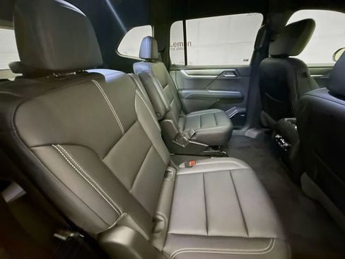Used 2026 GMC Acadia Elevation w/ Elevation Premium Package AWD/4WD image 32