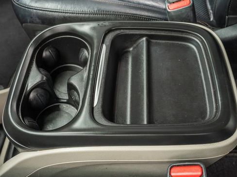 Used 2019 Chrysler Pacifica Touring-L image 31