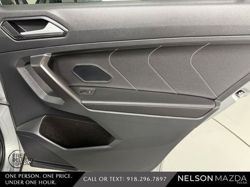 Used 2022 Volkswagen Tiguan SE w/ Panoramic Sunroof Package FWD image 43
