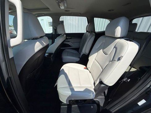 Used 2025 Kia Telluride S FWD image 6
