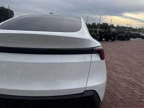 Used 2026 Tesla Model Y 2WD image 11