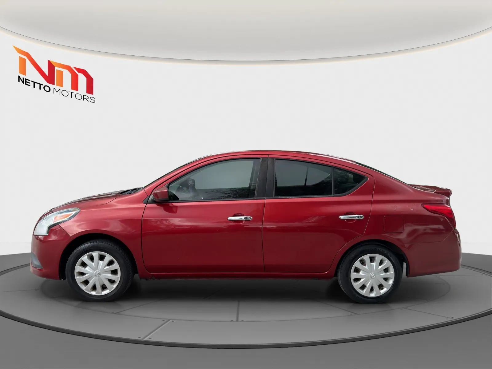 Used 2016 Nissan Versa SV FWD image 2