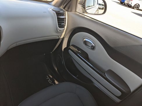 Certified 2017 Kia Soul + w/ Audio Package image 14