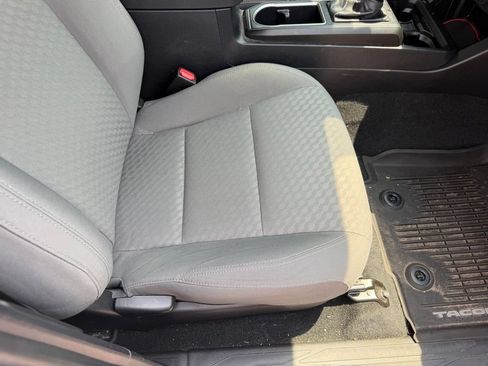 Used 2020 Toyota Tacoma SR w/ SX Package AWD/4WD image 17