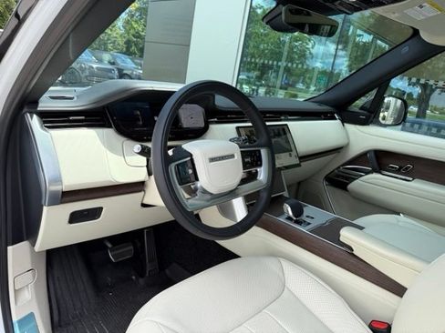 Used 2025 Land Rover Range Rover SE AWD/4WD image 14
