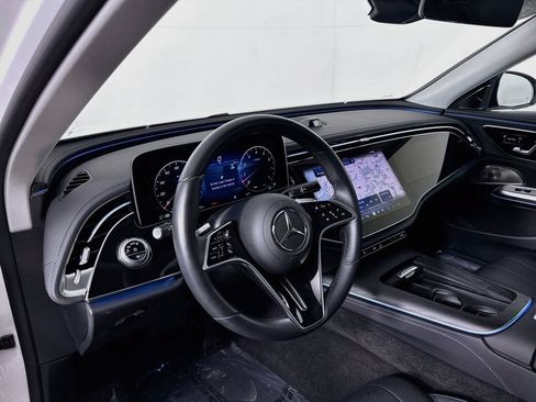 Used 2025 Mercedes-Benz E 450 4MATIC All-Terrain Wagon w/ MBUS Superscreen Package image 9