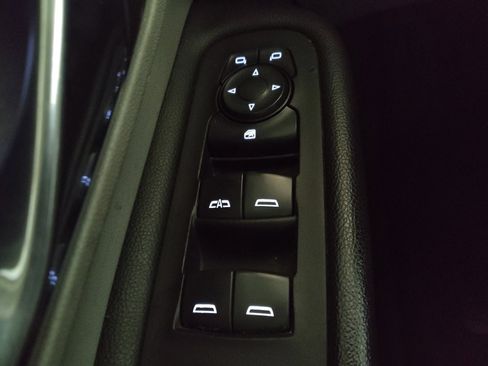 Used 2023 GMC Terrain SLT image 27