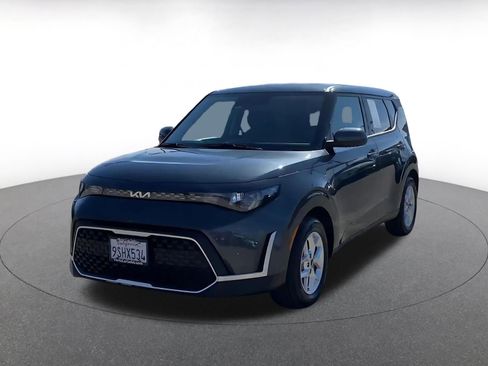 Used 2025 Kia Soul LX w/ LX Technology Package FWD image 4