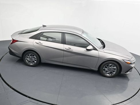 Used 2024 Hyundai Elantra SEL FWD image 17