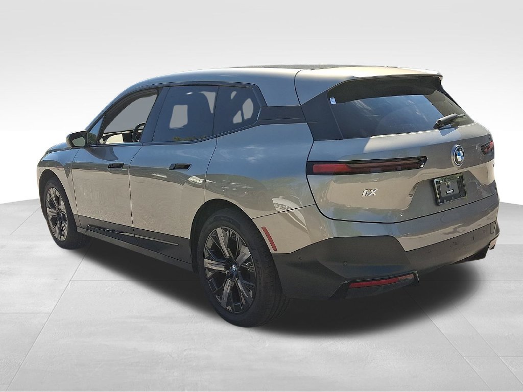 Used 2023 BMW iX xDrive50 AWD/4WD image 4